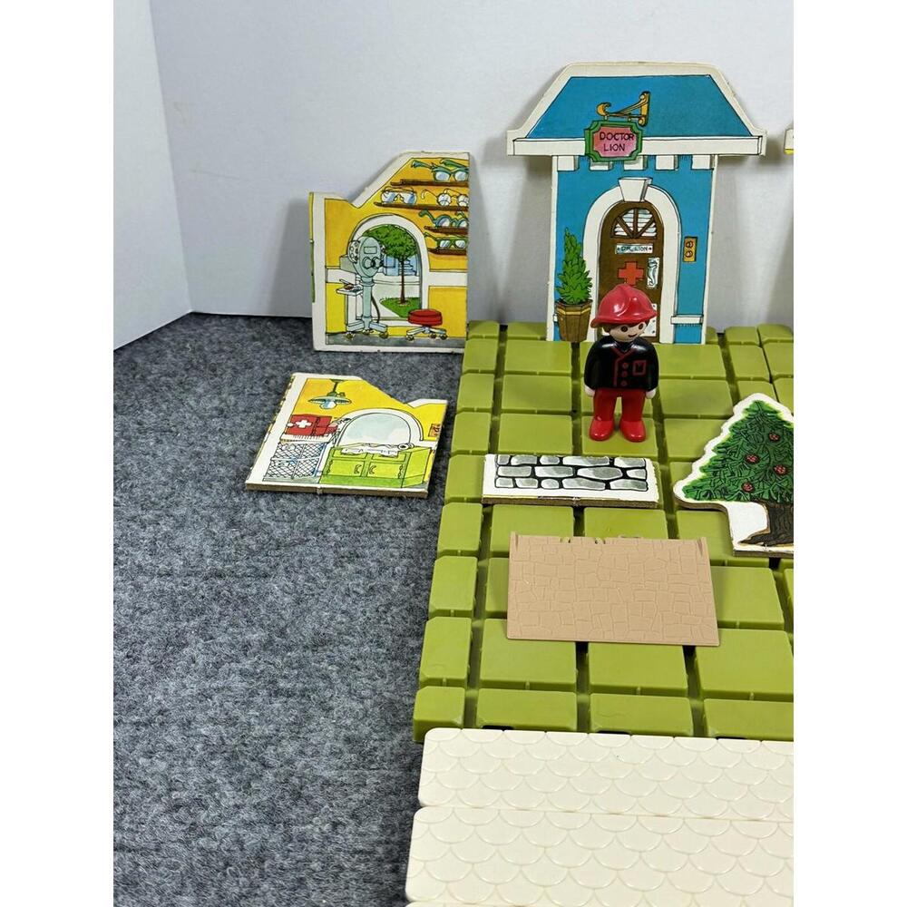 Vintage 1976 Playskool Richard Scarry's Puzzletown Dr Lion's Medical Center SetA - Picture 9 of 16